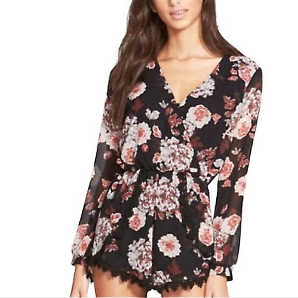 ASTR black long-sleeved floral print romper size medium